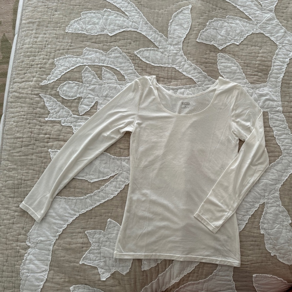 Uniqlo HEATTECH long sleeve t-shirt (Excellent Used Condition_